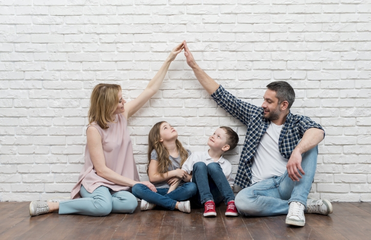 coronavirus,comprare,casa,giardino,famiglia